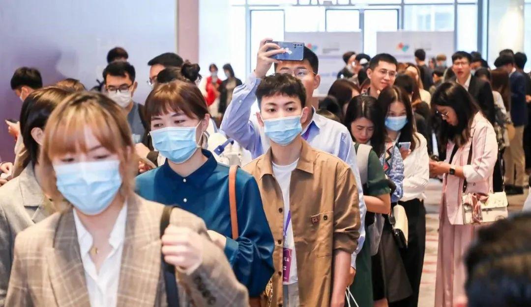 凤凰网论坛，网络时代的思想交流平台