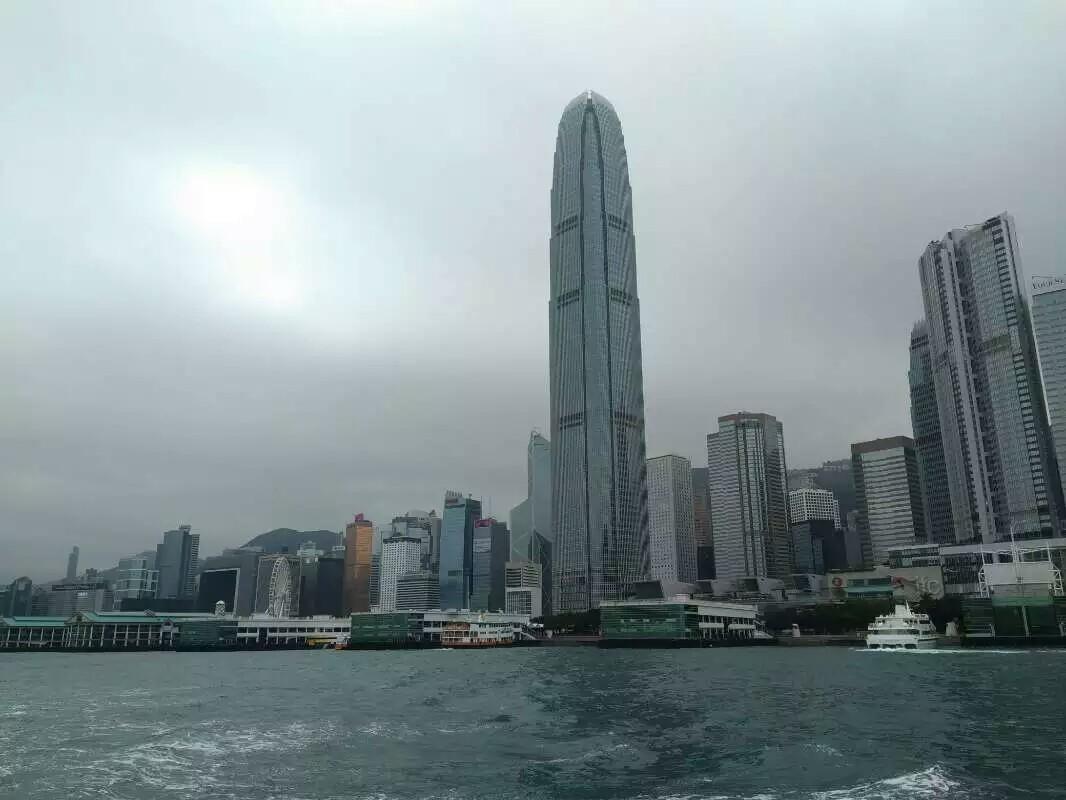 东方之珠，一曲唱响的港岛情怀