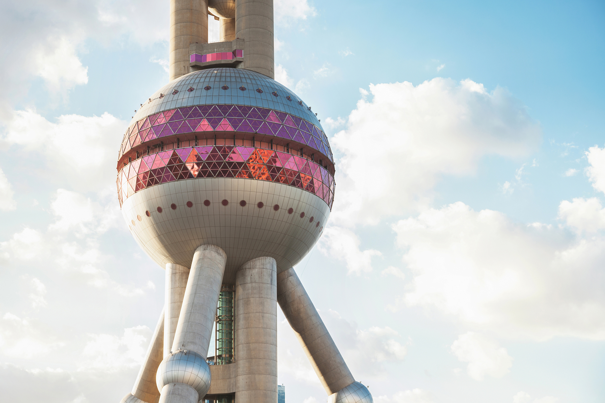 东方明珠，璀璨的上海地标与时代记忆