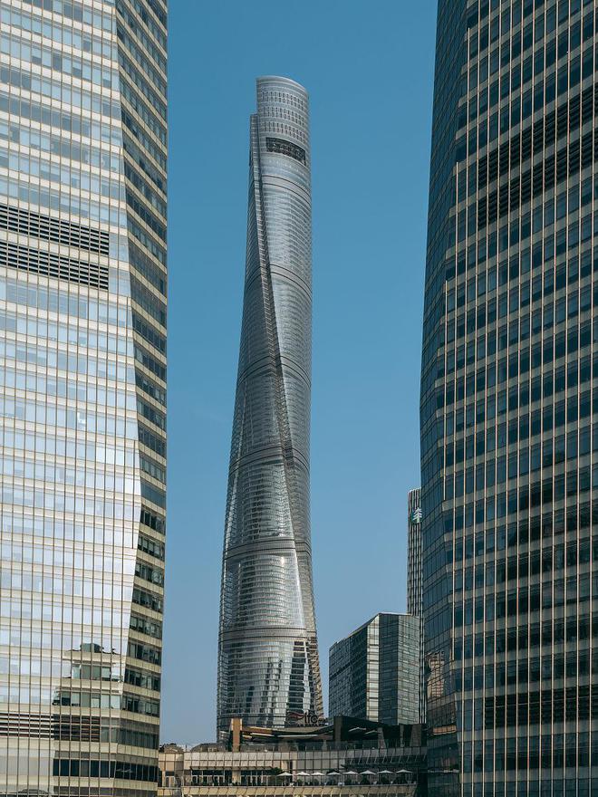 东方明珠旁的璀璨新地标，上海中心大厦