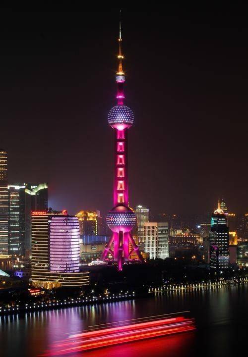 东方明珠，上海天际线的璀璨瑰宝