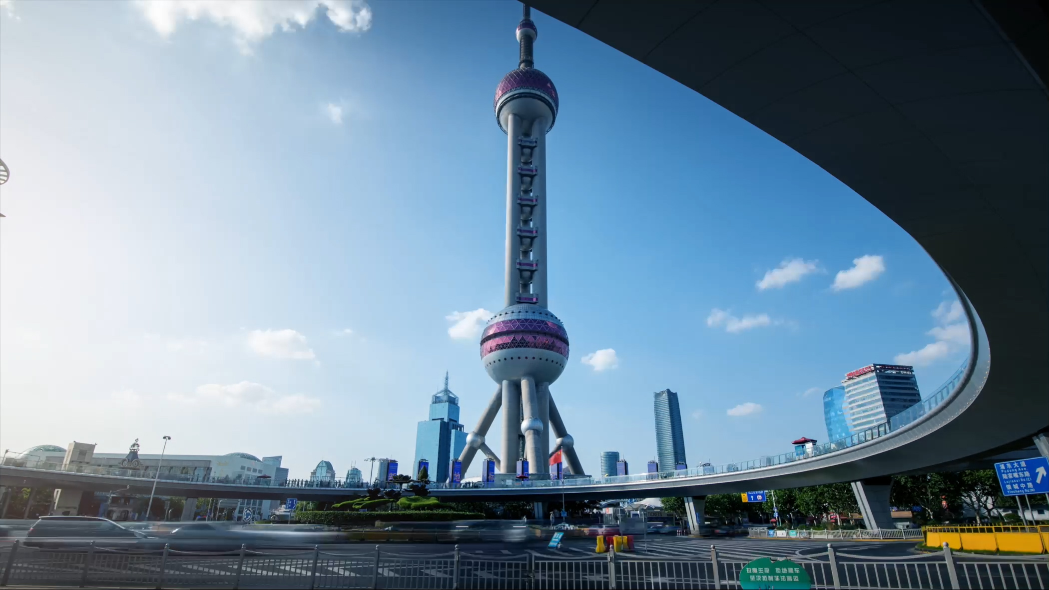 东方欲晓，城市之光—记上海外滩东方明珠旁的雕塑艺术