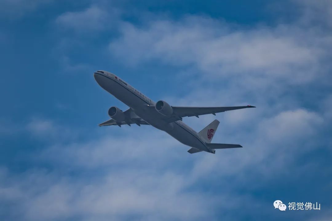 东方航空，翱翔天际的蓝天使者—以飞机图片为视角